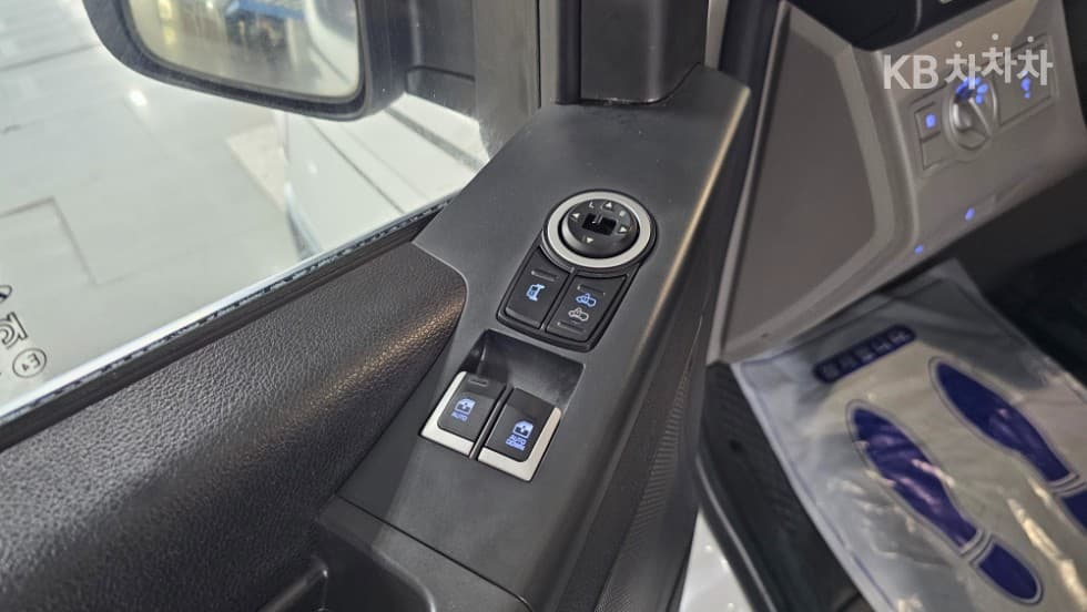 Хюндай Солати (Микробус)2.5 Дизел 15-местен Лукс - 15