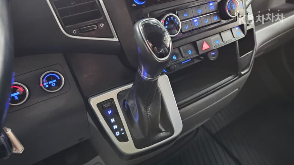 Хюндай Солати (Микробус)2.5 Дизел 15-местен Лукс - 23