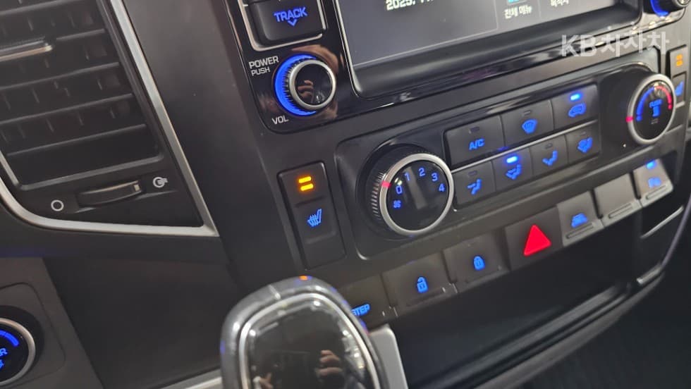 Хюндай Солати (Микробус)2.5 Дизел 15-местен Лукс - 26