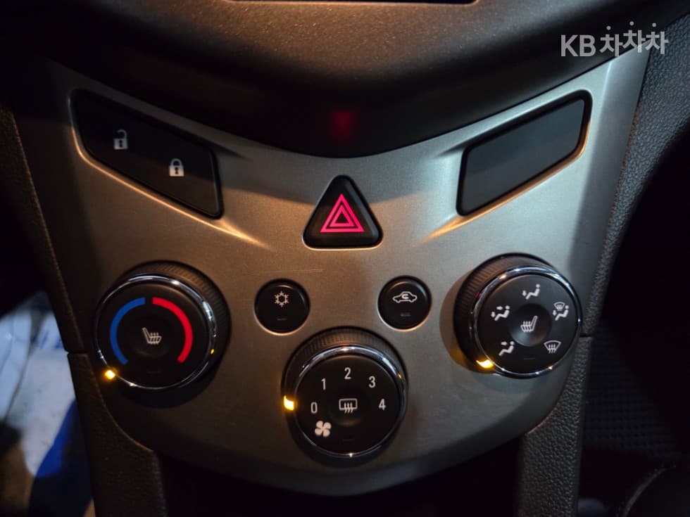 Джи Ем Корея Chevrolet 아베오1.4 Турбо LS Висок клас - 12