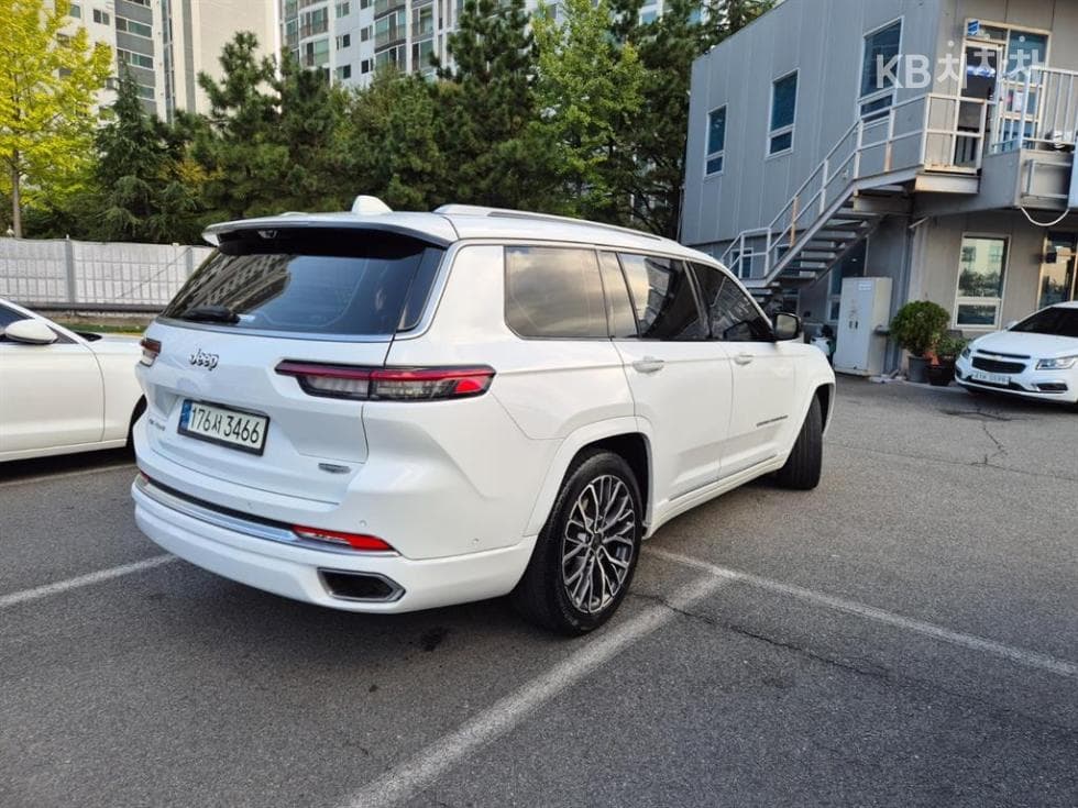 지프 그랜드 체로키(WL)3.6 Бензин L Summit Reserve - 3