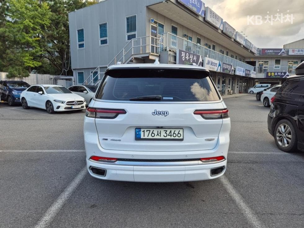 지프 그랜드 체로키(WL)3.6 Бензин L Summit Reserve - 4