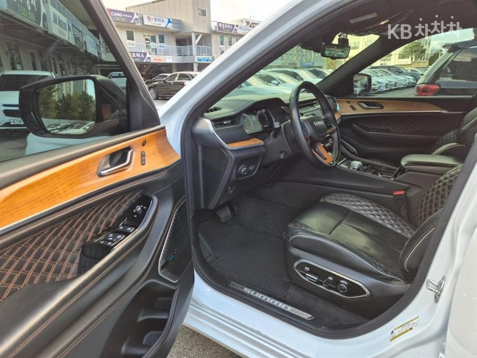 지프 그랜드 체로키(WL)3.6 Бензин L Summit Reserve - 10