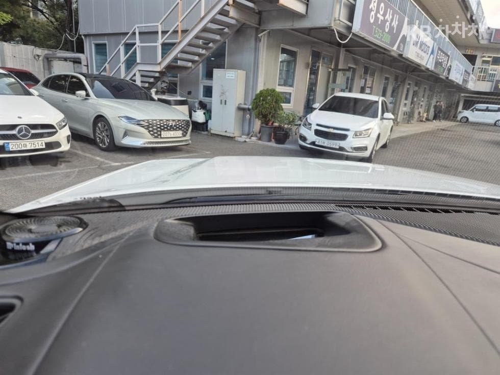 지프 그랜드 체로키(WL)3.6 Бензин L Summit Reserve - 12