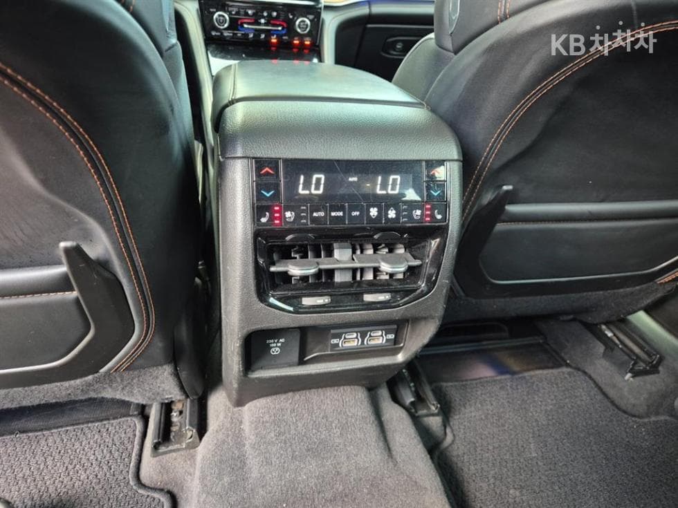 지프 그랜드 체로키(WL)3.6 Бензин L Summit Reserve - 17