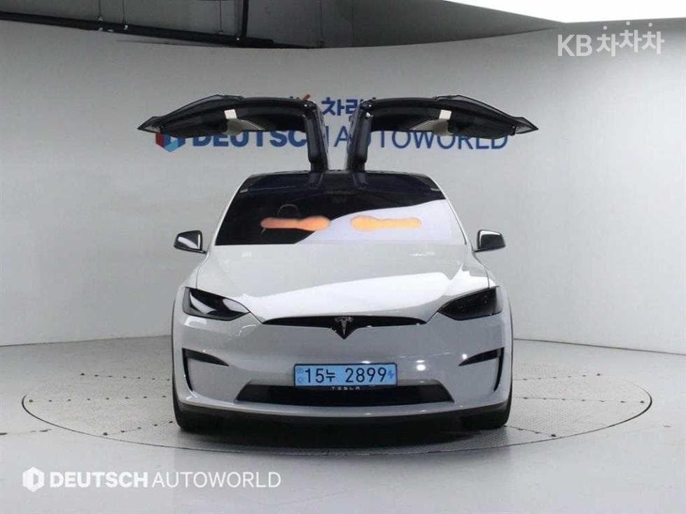 Tesla Model X Plaid - Image 3
