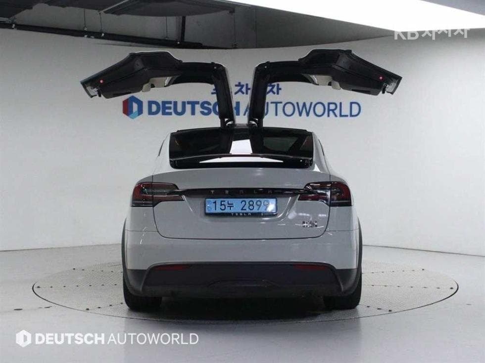 Tesla Model X Plaid - Image 4