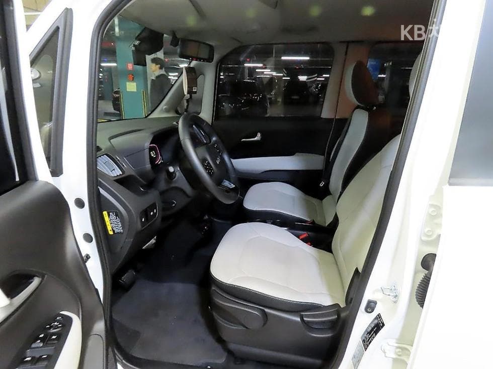 Kia The New (facelift) Kia Ray (van)1.0 Gasoline Signature - 6