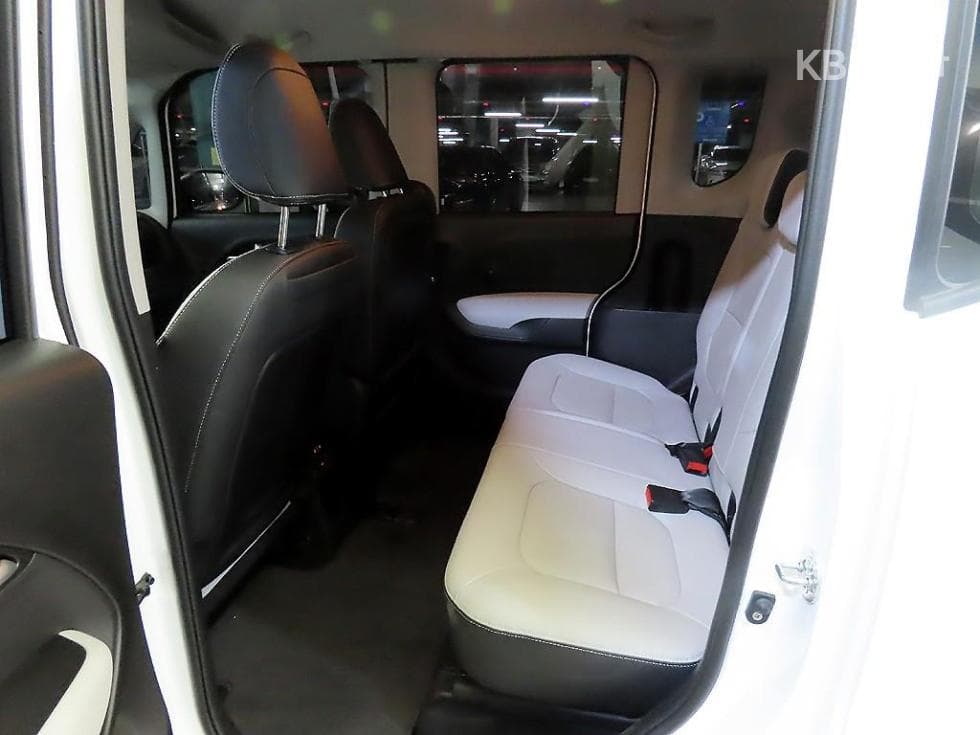 Kia The New (facelift) Kia Ray (van)1.0 Gasoline Signature - 7