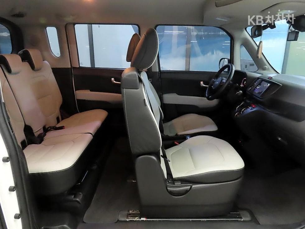 Kia The New (facelift) Kia Ray (van)1.0 Gasoline Signature - 11