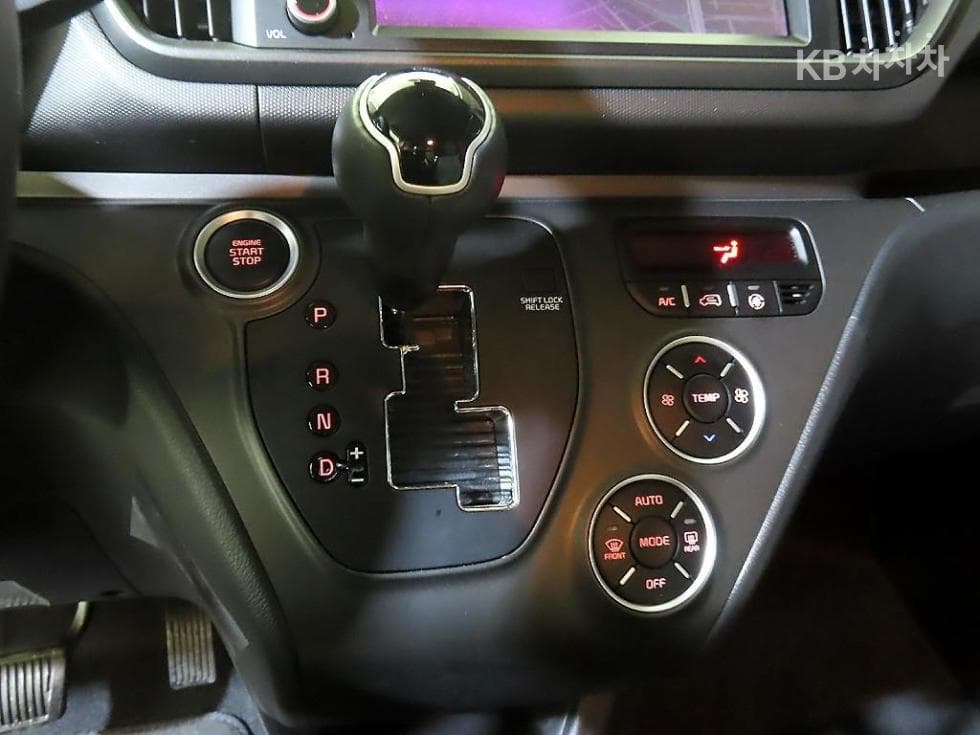 Kia The New (facelift) Kia Ray (van)1.0 Gasoline Signature - 13