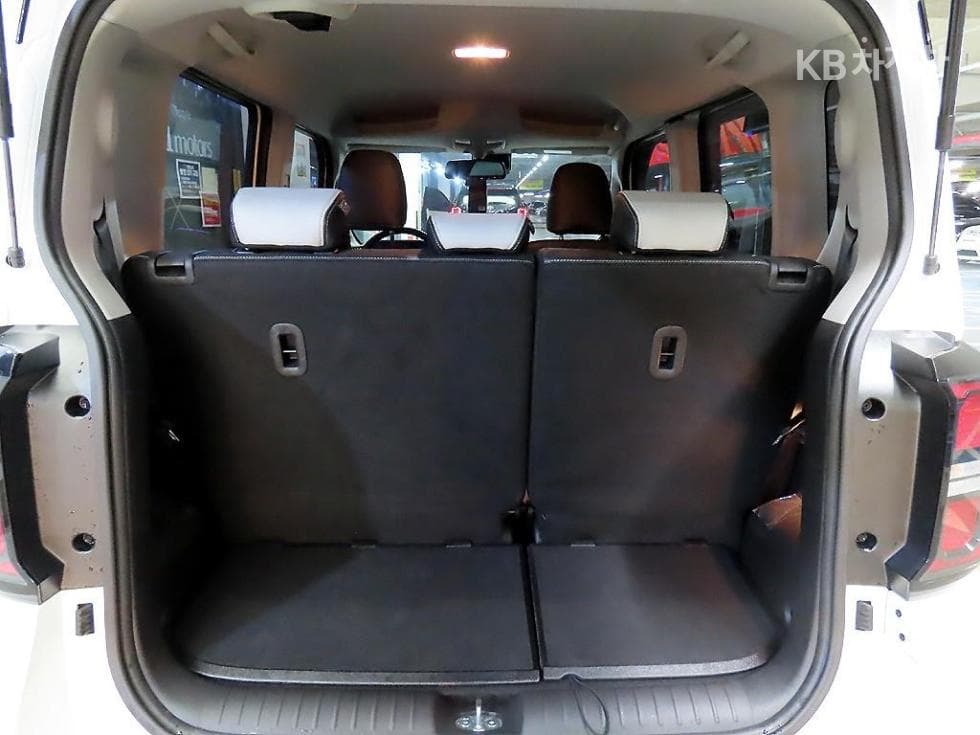 Kia The New (facelift) Kia Ray (van)1.0 Gasoline Signature - 17