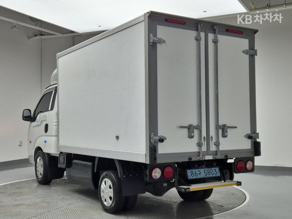 Киа The New (фейслифт) Бонго 3 (лек) EVBox Truck 1 тон 표준형 Королевска кабина Удължено междуосие Стандартен - 2