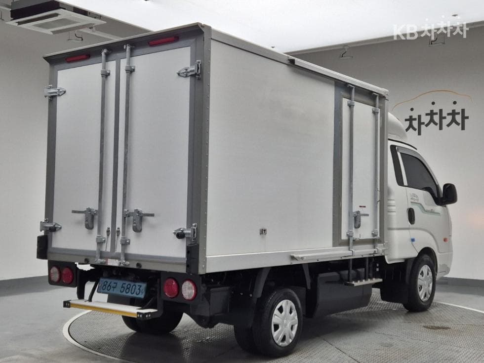 Киа The New (фейслифт) Бонго 3 (лек) EVBox Truck 1 тон 표준형 Королевска кабина Удължено междуосие Стандартен - 3