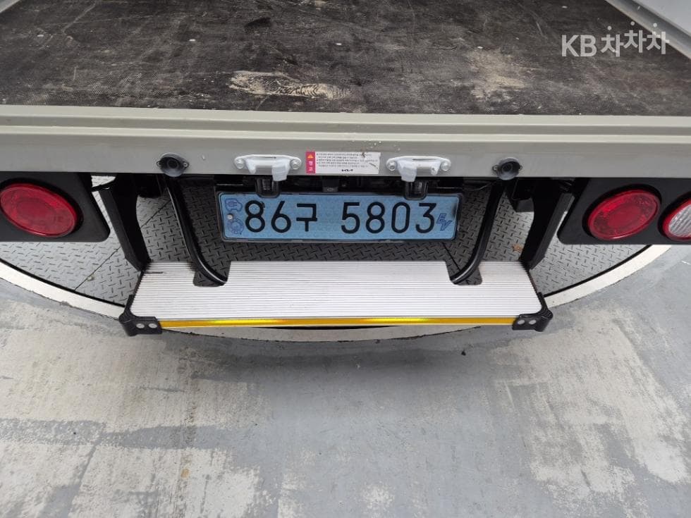 Киа The New (фейслифт) Бонго 3 (лек) EVBox Truck 1 тон 표준형 Королевска кабина Удължено междуосие Стандартен - 16