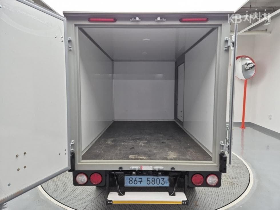 Киа The New (фейслифт) Бонго 3 (лек) EVBox Truck 1 тон 표준형 Королевска кабина Удължено междуосие Стандартен - 17