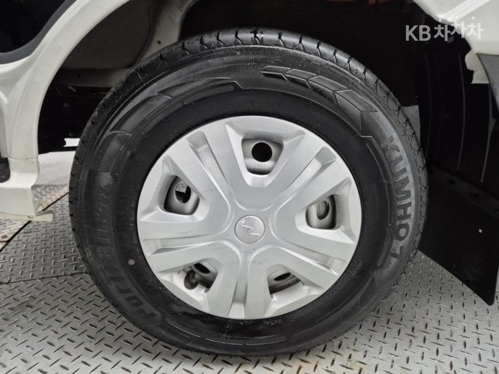 Киа The New (фейслифт) Бонго 3 (лек) EVBox Truck 1 тон 표준형 Королевска кабина Удължено междуосие Стандартен - 18