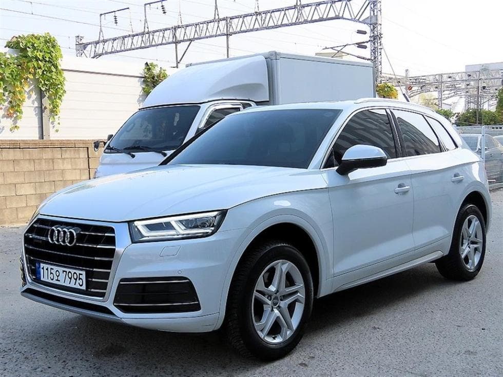 Audi The New Q5(FY) 40 Turbo Diesel Injection quattro Standard - Image 1
