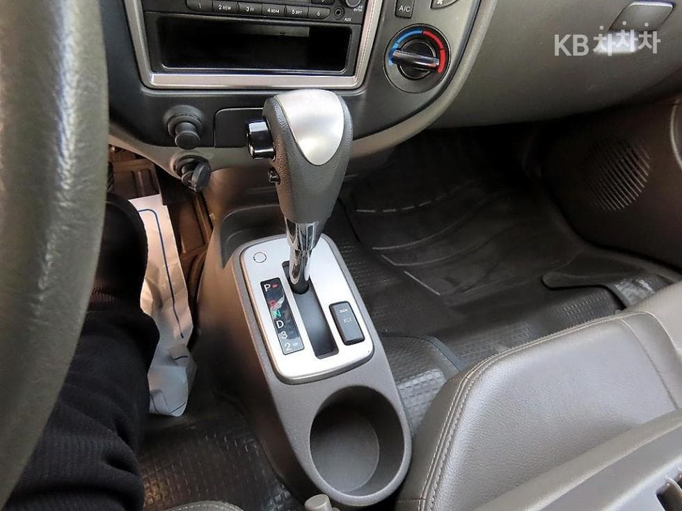 Хюндай Porter 2Удължено междуосие Двойна Кабина CRDi Modern - 11