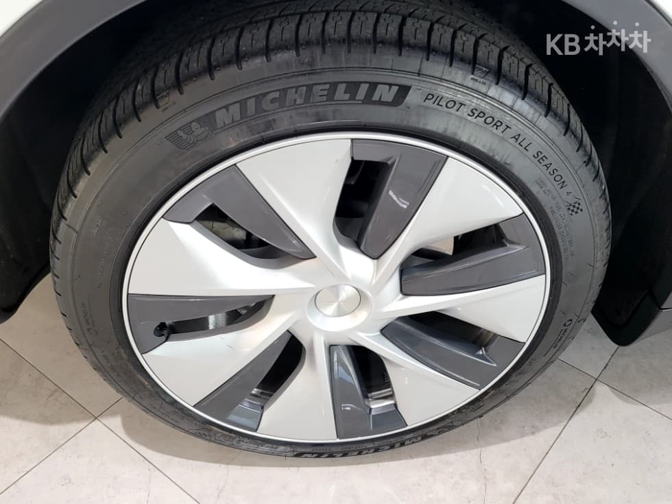 테슬라 Model YLong Range - 32