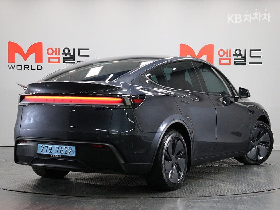 테슬라 Model YRWD Standard - 4