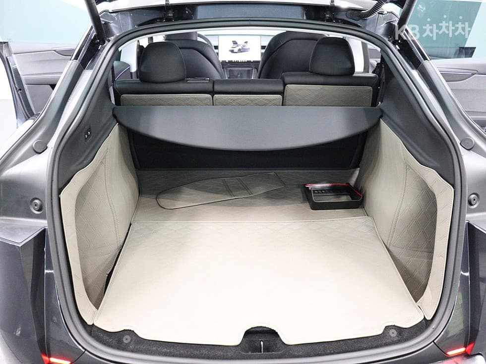 테슬라 Model YRWD Standard - 5