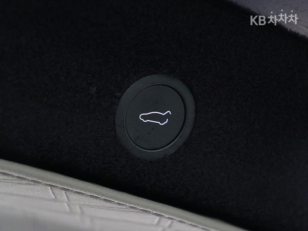 테슬라 Model YRWD Standard - 6