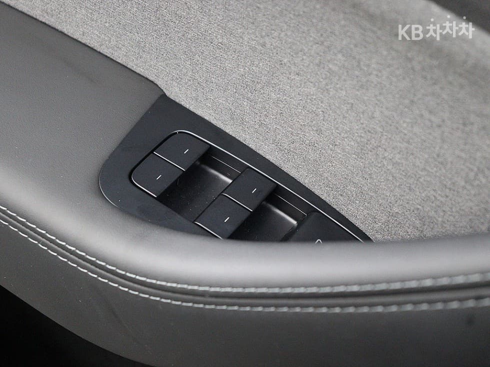 테슬라 Model YRWD Standard - 13