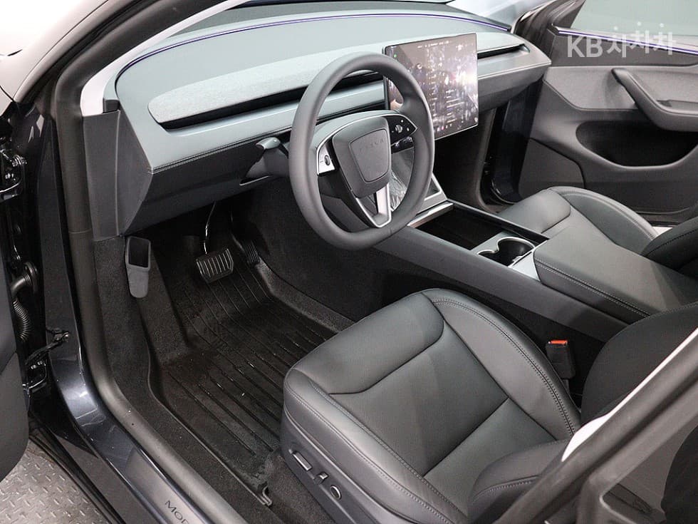 테슬라 Model YRWD Standard - 18