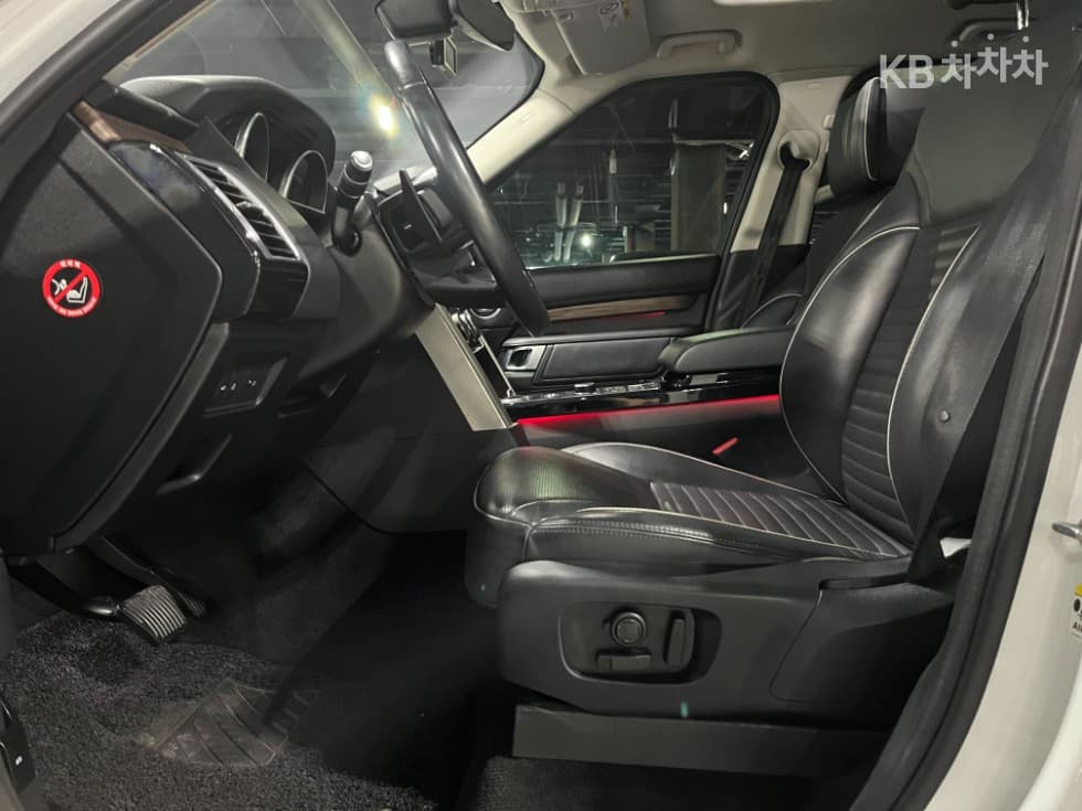 Land Rover 디스커버리53.0 TD6 HSE Luxury - 12