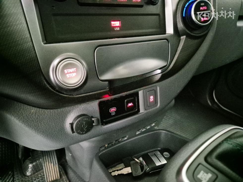 Киа The New (фейслифт) Бонго 3 (лек) EVBox Truck 1 тон Plus형 Королевска кабина Удължено междуосие Стандартен - 15