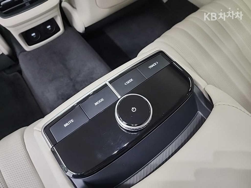 Киа The New (фейслифт) K83.5 Бензин AWD 시그니쳐 - 14