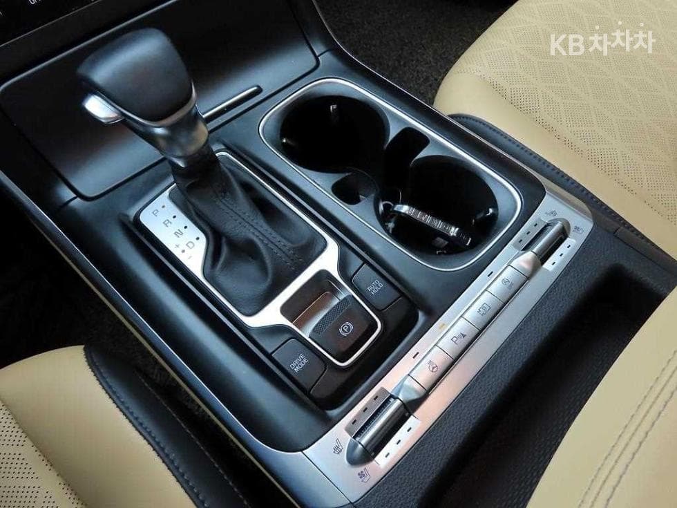 Киа Канивал 4-то поколениеD2.2 9-местен Престиж - 11