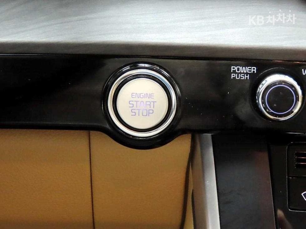 Киа Канивал 4-то поколениеD2.2 9-местен Престиж - 12