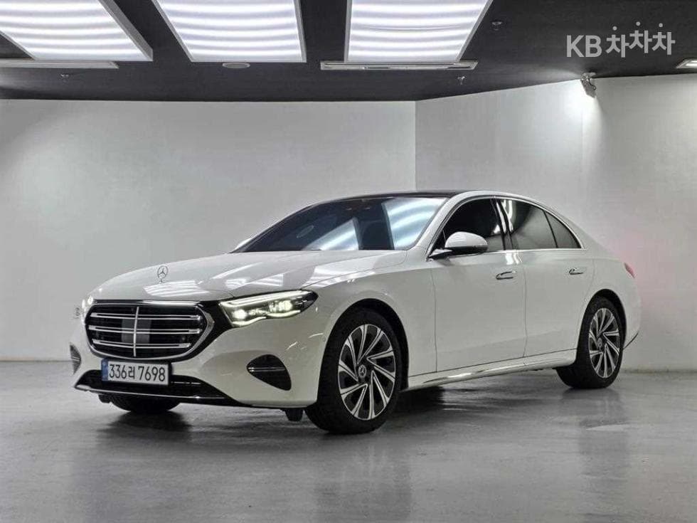 Mercedes-Benz E-클래스 (W214) E300 4MATIC Exclusive - Image 1
