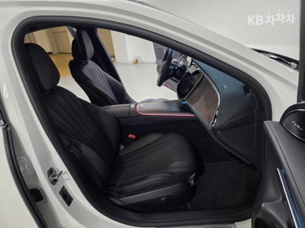Mercedes-Benz E-클래스 (W214)E300 4MATIC Exclusive - 10