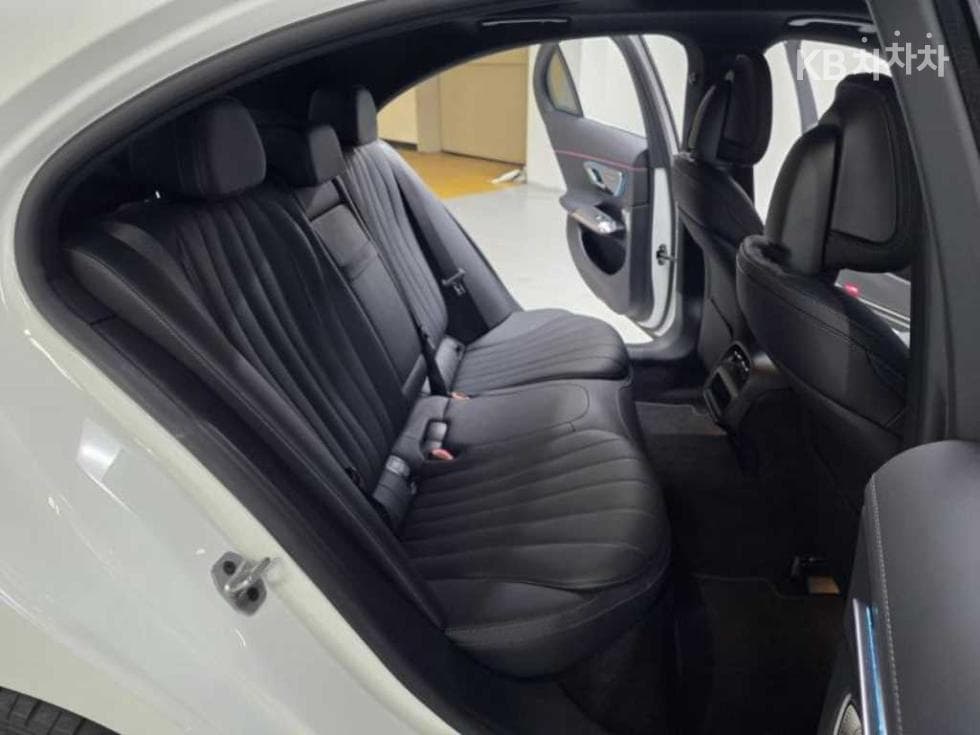 Mercedes-Benz E-클래스 (W214)E300 4MATIC Exclusive - 11