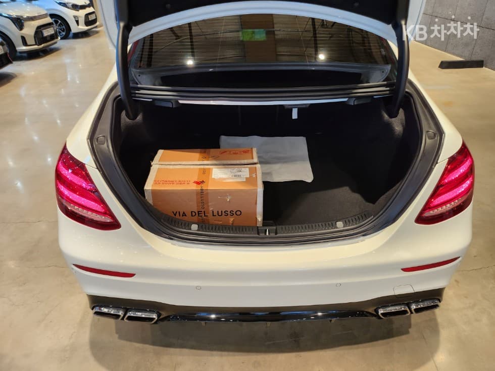 Mercedes-Benz E-Class (W213)E63 AMG 4MATIC+ - 23