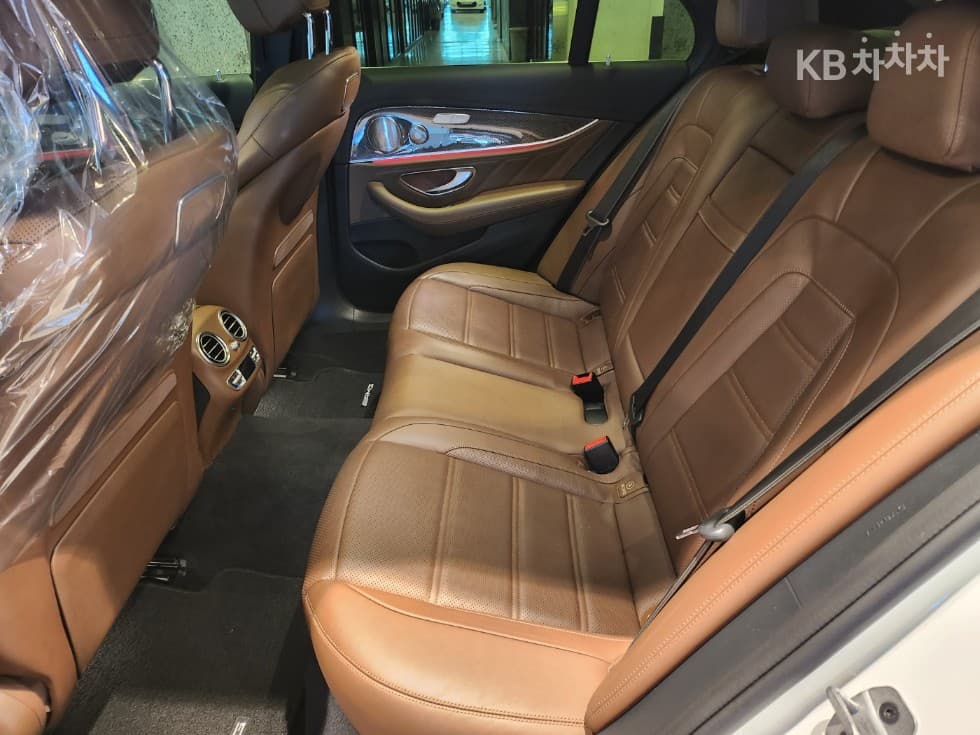 Mercedes-Benz E-Class (W213)E63 AMG 4MATIC+ - 10