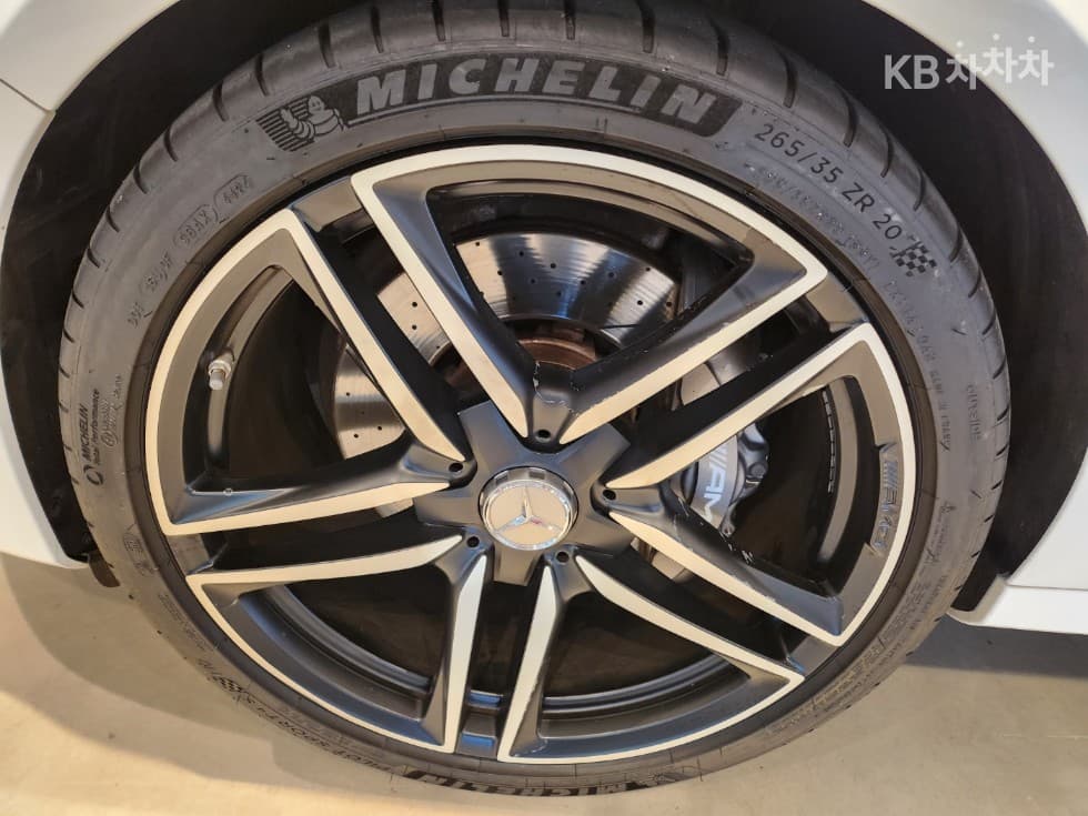 Mercedes-Benz E-Class (W213)E63 AMG 4MATIC+ - 25