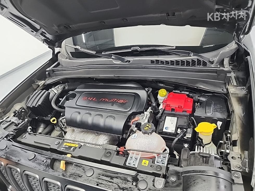 지프 레니게이드2.4 Limited AWD 80th Anniversary Edition - 5