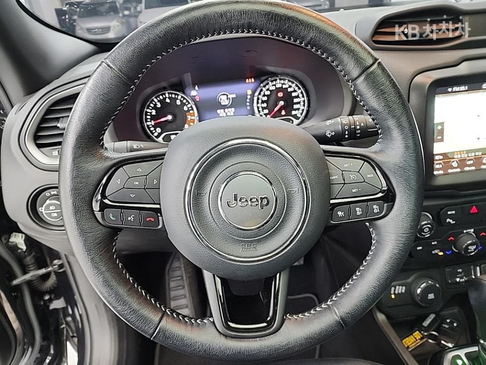 지프 레니게이드2.4 Limited AWD 80th Anniversary Edition - 9