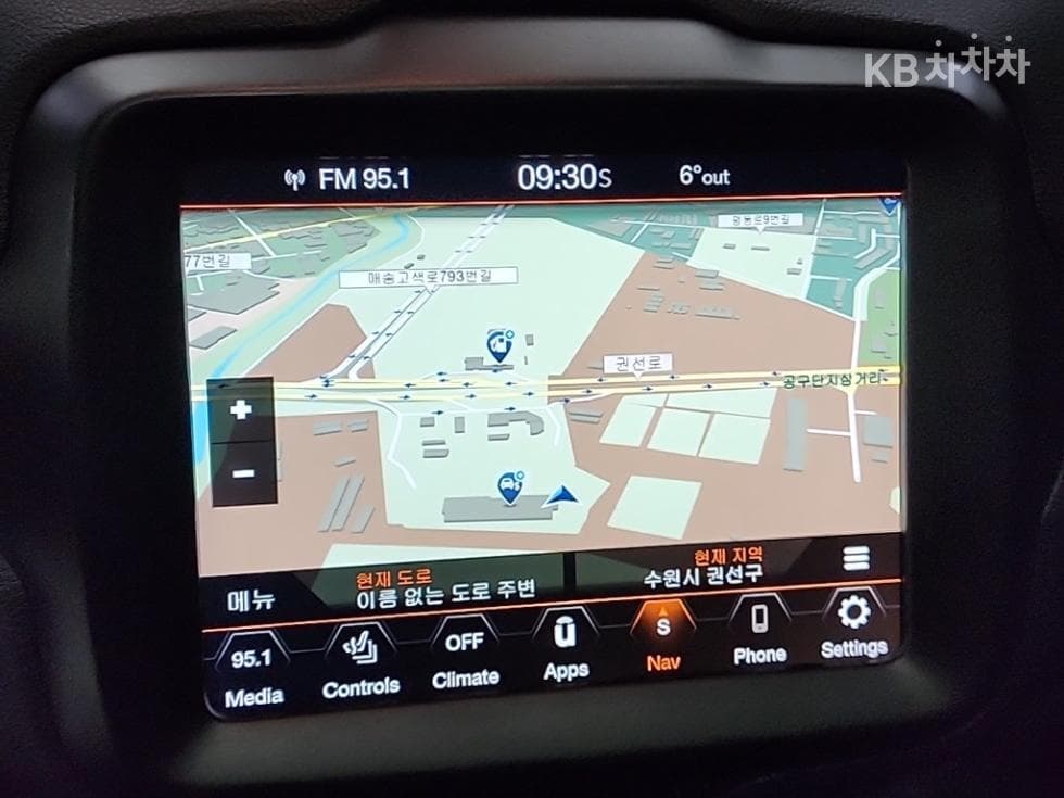 지프 레니게이드2.4 Limited AWD 80th Anniversary Edition - 14