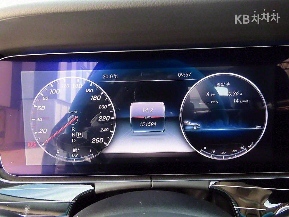 Mercedes-Benz E-Клас (W213)E400 4MATIC Exclusive - 9