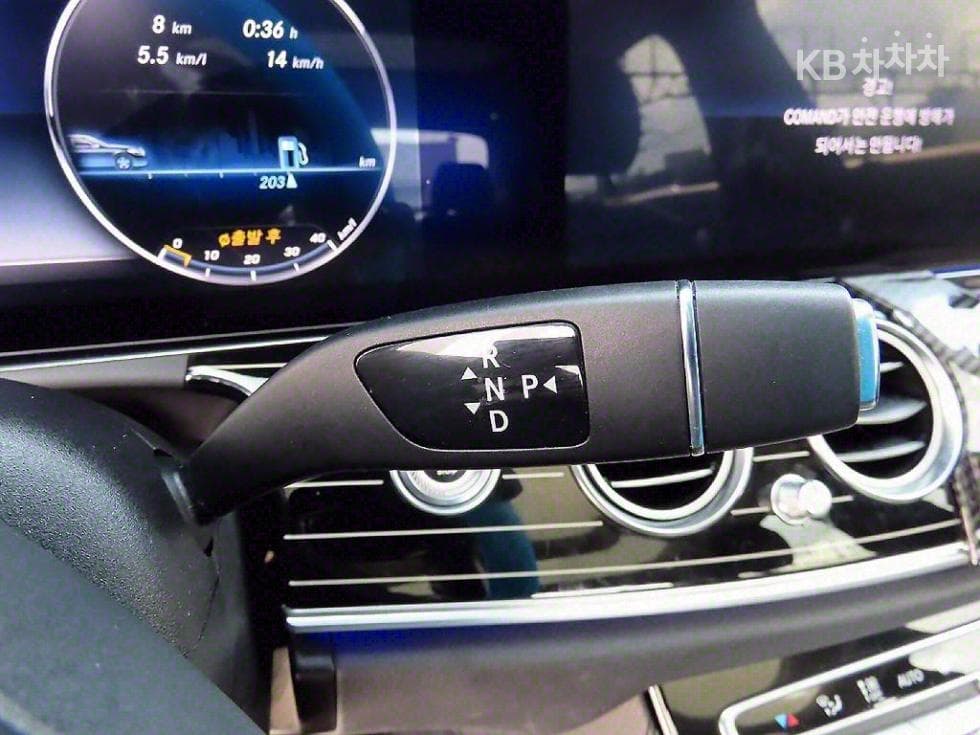 Mercedes-Benz E-Клас (W213)E400 4MATIC Exclusive - 11