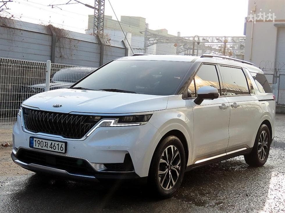 Киа Канивал 4-то поколение D2.2 9-местен Signature - Image 1