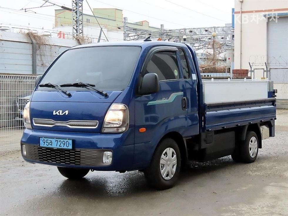 Kia The New (facelift) Bongo 3 (light truck) EV 파워게이트 1 Ton 수직형(2단) King Cab Extra Long GL - Image 1