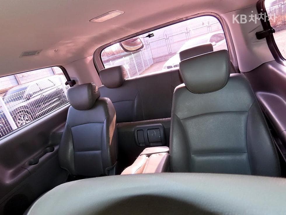 Hyundai Grand Starex12-seater Wagon CVX Deluxe - 6