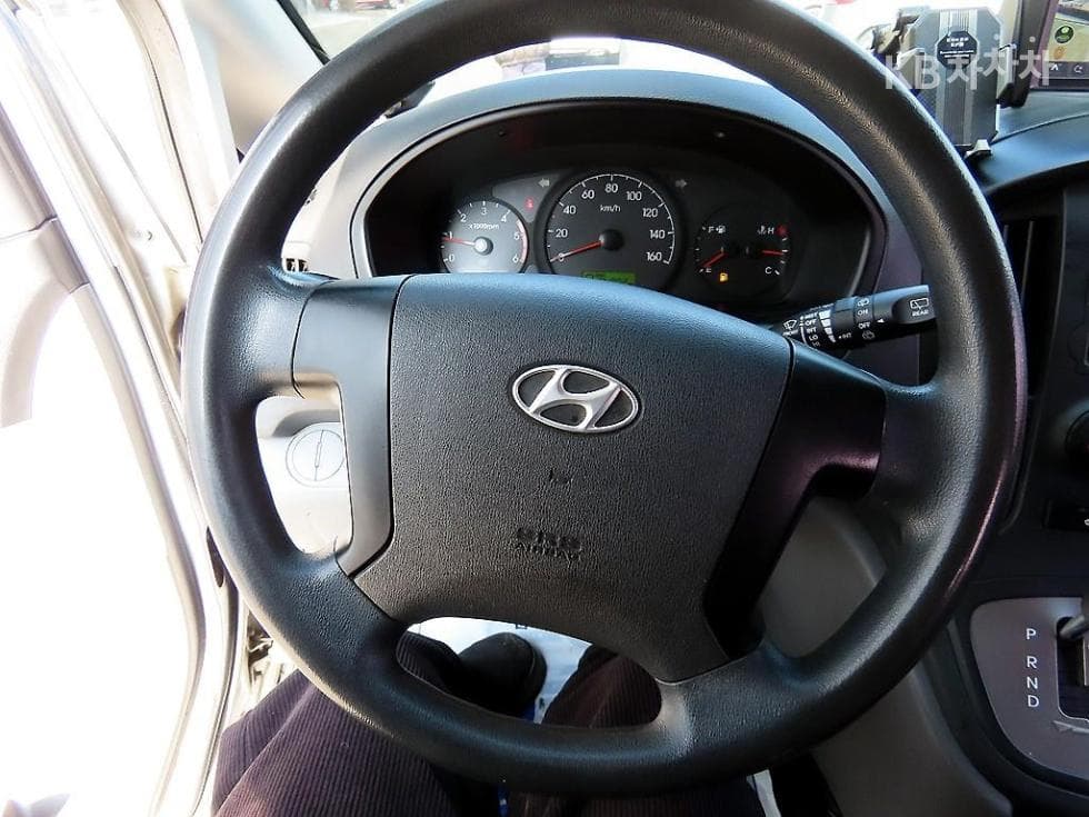 Hyundai Grand Starex12-seater Wagon CVX Deluxe - 8