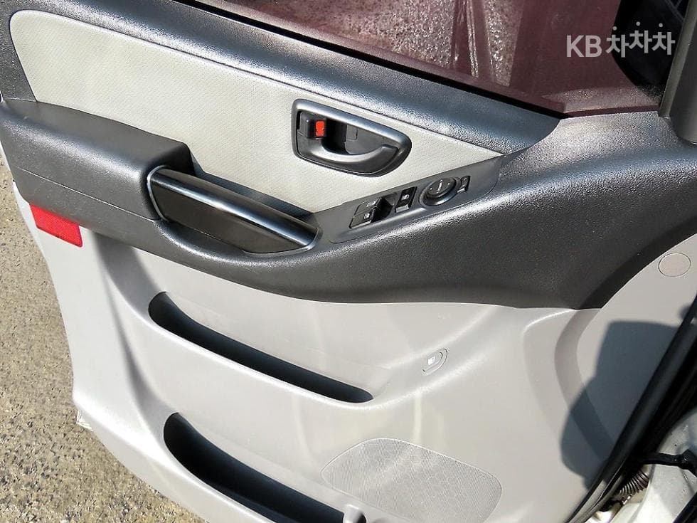 Hyundai Grand Starex12-seater Wagon CVX Deluxe - 11